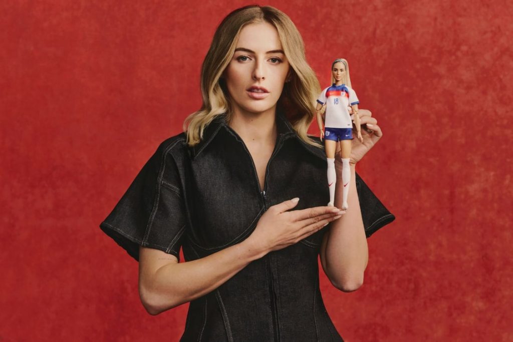 chloe-kelly-barbie-role-model-mattel-lionesses-arsenal-doll-dream-team-info-ft