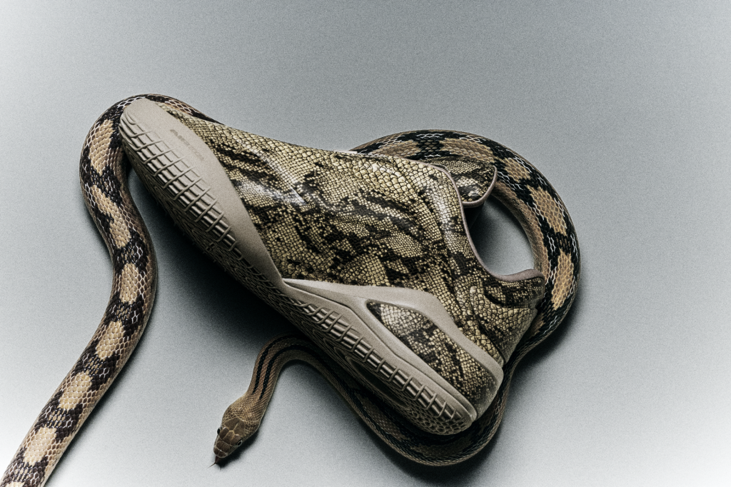 004_su26-shai-001-ox-slither-a24274c-hero-abstract4